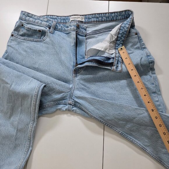 Abercrombie & Fitch Curve Love Jean Women 33 / 16R Light Blue High Rise Cropped - Picture 11 of 16